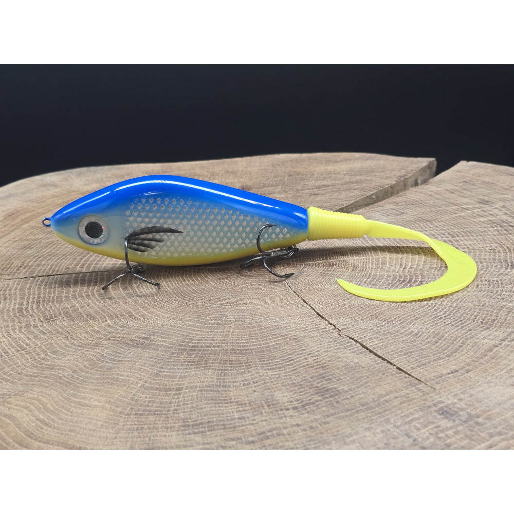 One 100Plus Lures Sting 13.5cm 125g  Royal Silver Roach